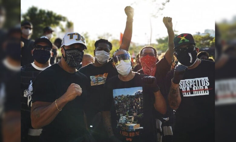 Mano Brown, Dexter, Thaíde protestam anti racismo em São Paulo