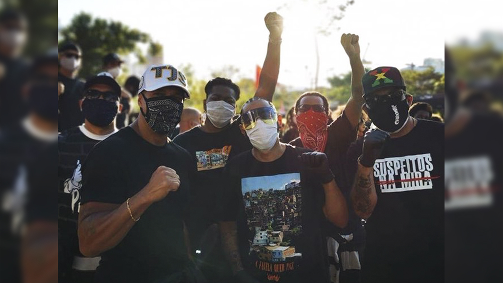 Mano Brown, Dexter, Thaíde protestam anti racismo em São Paulo