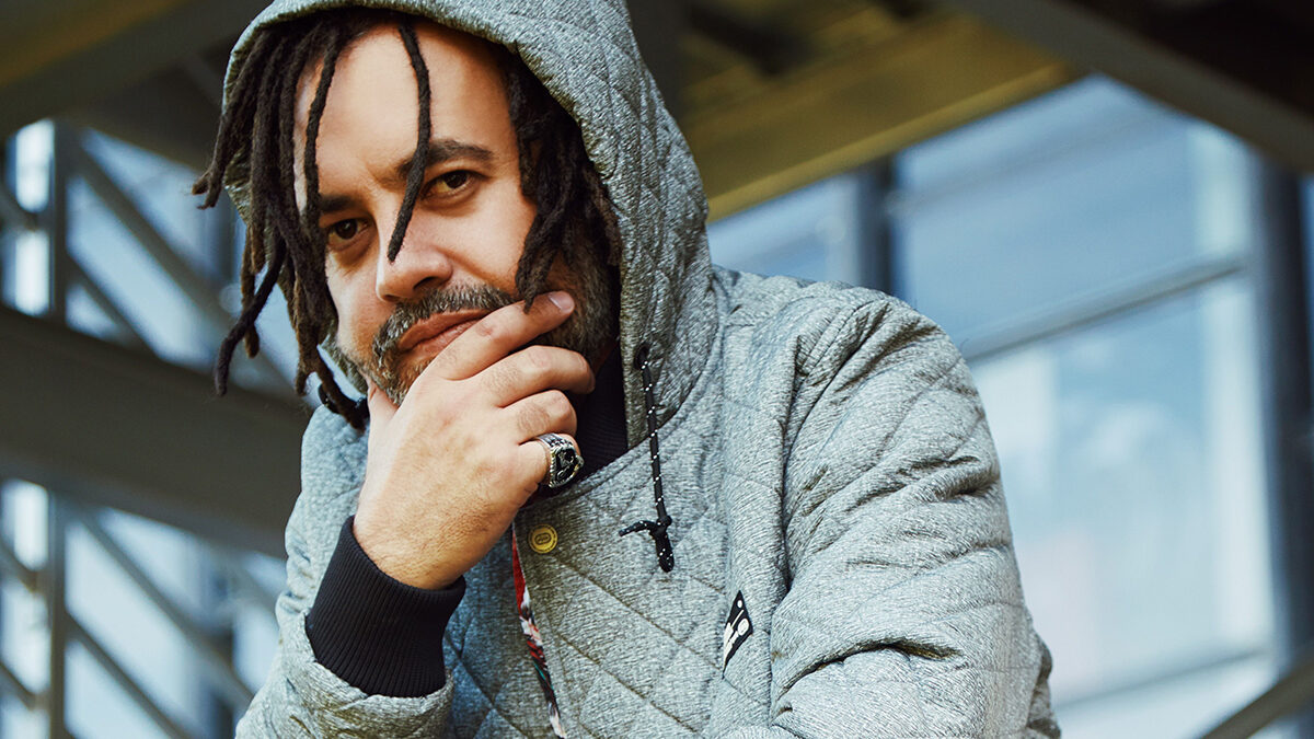 Renan Inquérito lança seu novo single "Amor é Causa"
