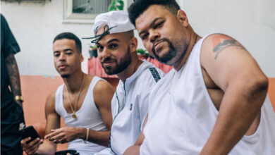 Papatinho retrata favela com Babu Santana e L7nnon em "Morrão"