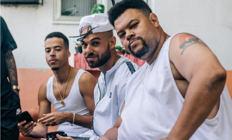 Papatinho retrata favela com Babu Santana e L7nnon em "Morrão"