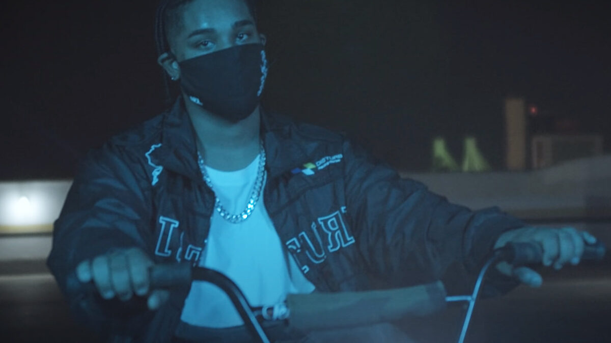 Destaque das batalhas de rima nacional, Dudu lança seu primeiro álbum "Acídia"