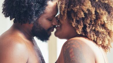 “Está bom ou quer colocar açúcar?” Hot e Oreia feat. Black em "Papaia"