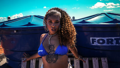 Mc Taya representa a mulher independente e lança clipe “Piranha Favelada”