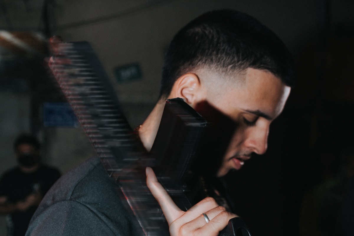 SUETH lança álbum de estreia pela UCLÃ, com participação da Azzy, SOS, Bokage e mais;