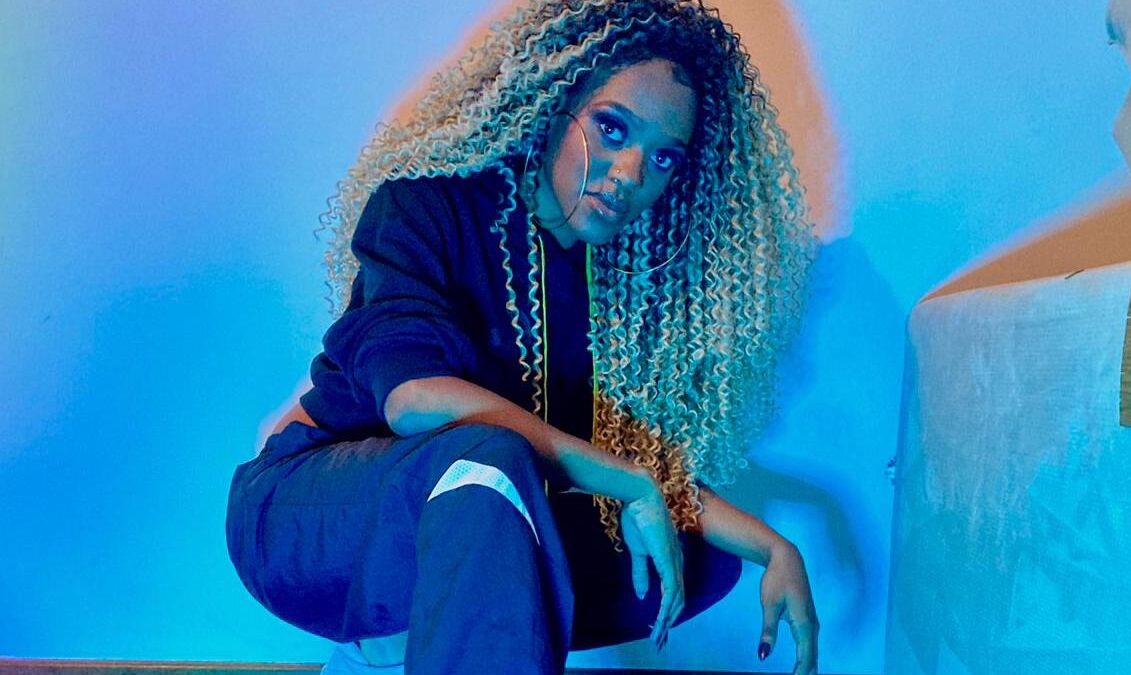 Ikinya lança EP de estreia "M.E.T.A.", espalhando fé sobre o caminhada