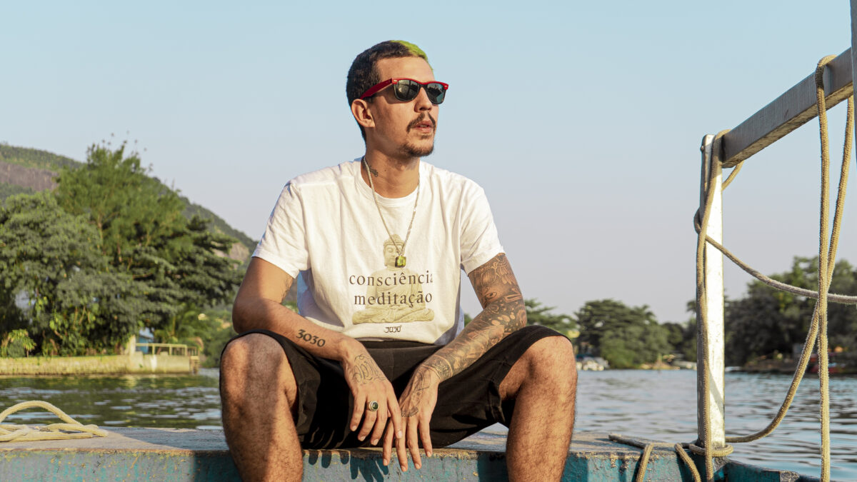 3030 lança videoclipe da faixa Maré, sétima faixa do disco recém lançado