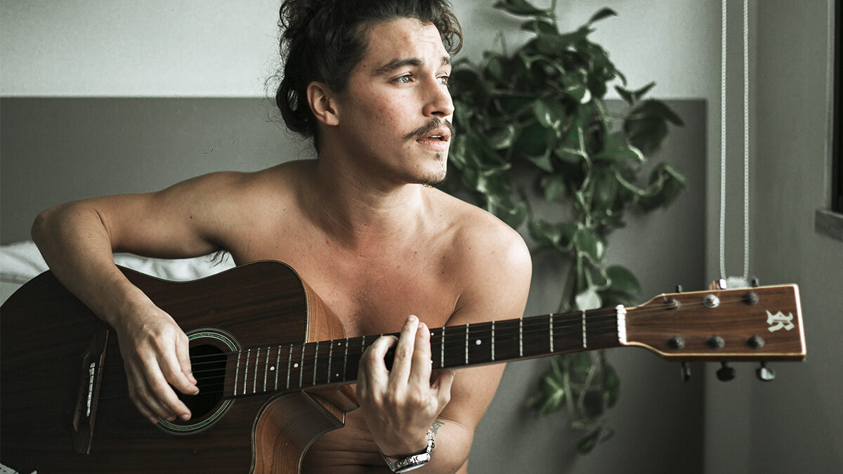 Dudu Menezes apresenta “Saudade”, o segundo single de sua carreira