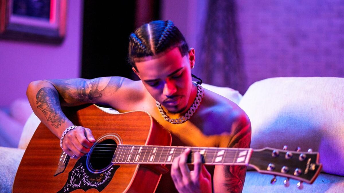 Ryan Realcria lançou “Fabricada pela Nike”, sua última música do ano