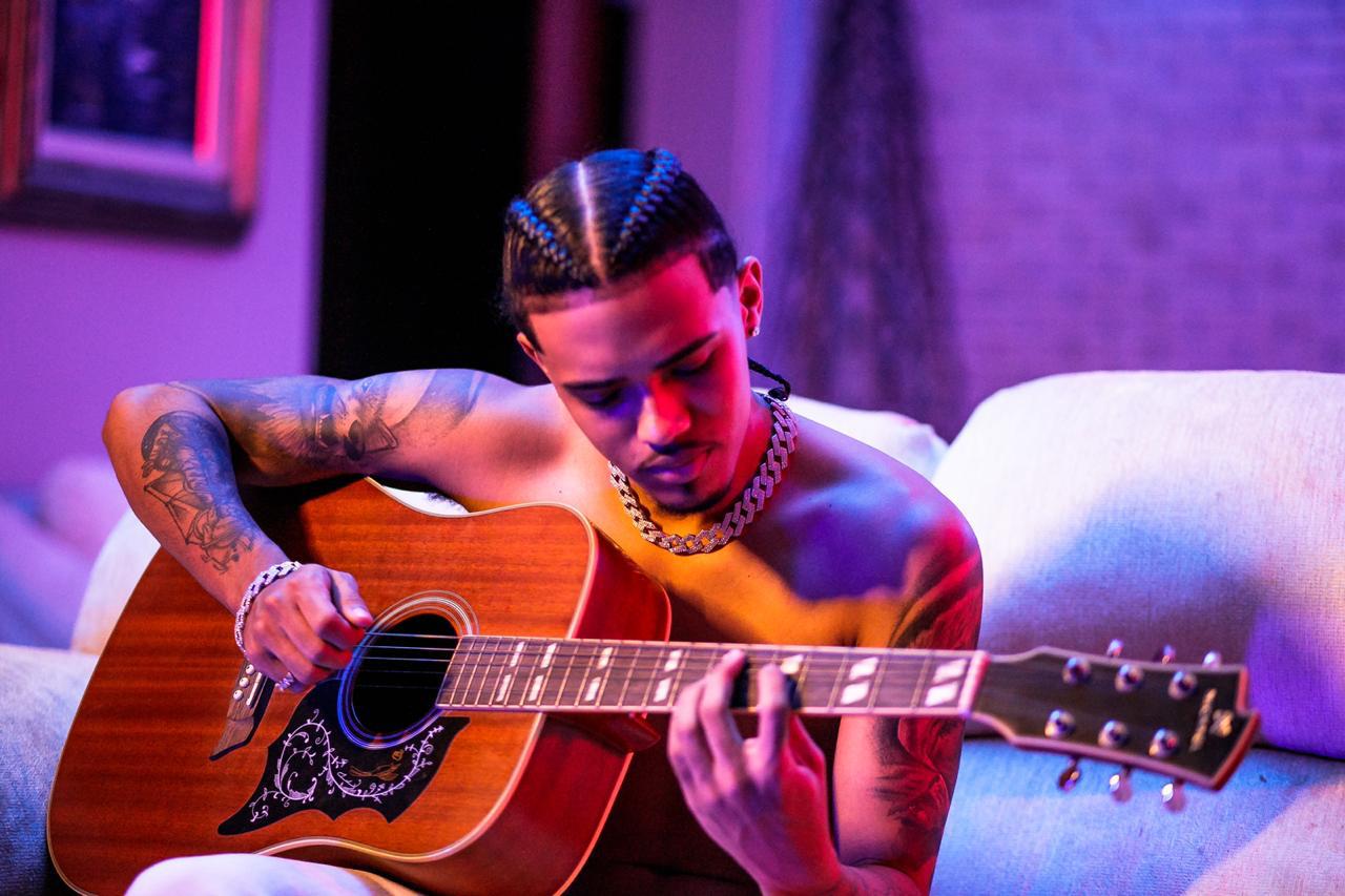 Ryan Realcria lançou “Fabricada pela Nike”, sua última música do ano