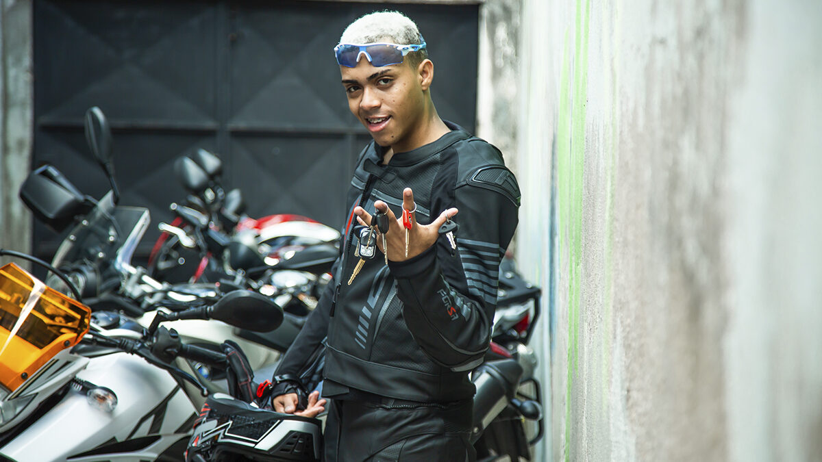 MC Lipi lança primeiro álbum da carreira "Museu dos Mandrake"