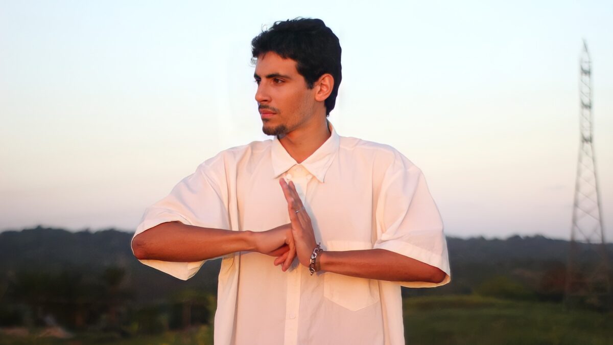 O baiano Dário Inerente, lançou o clipe 'Cosmografia', seu último single de 2020