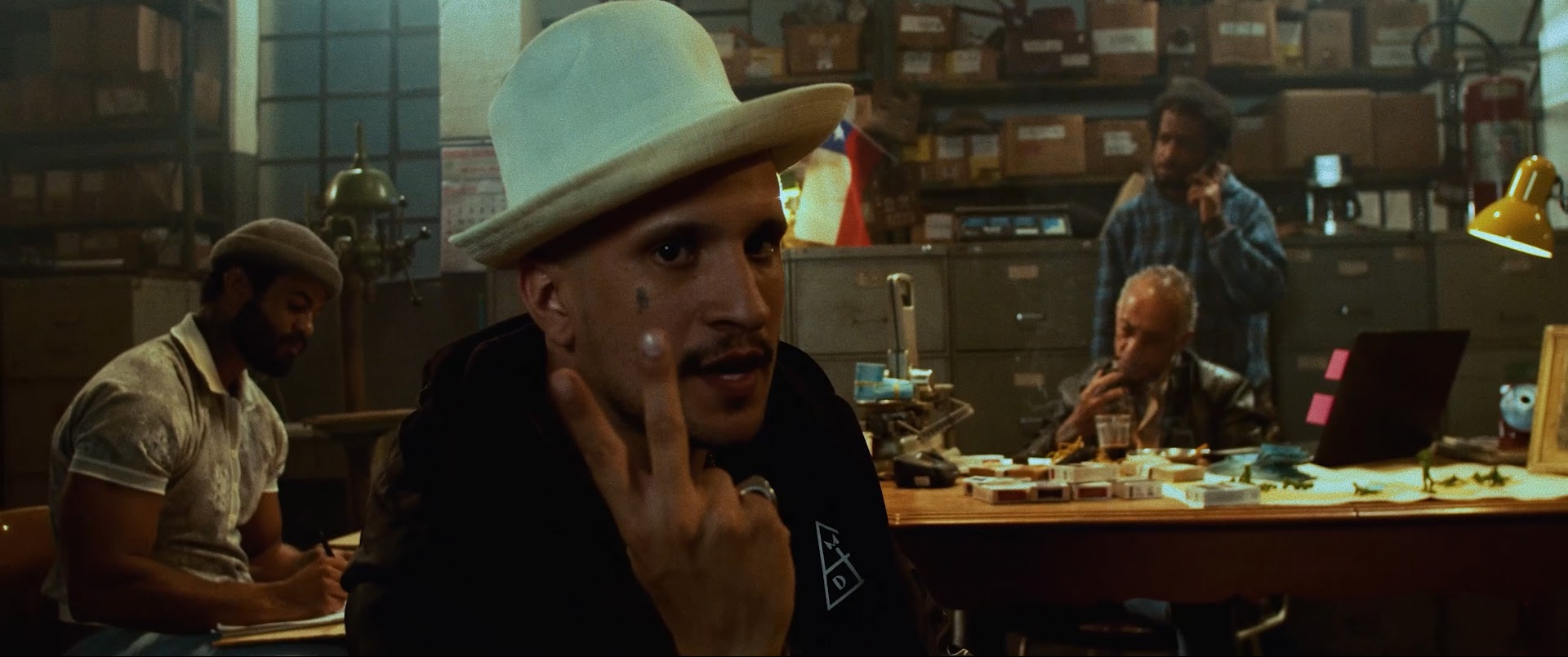 Haikaiss apresenta clipe afiado sobre contrabando de cigarros em “Tóxico”