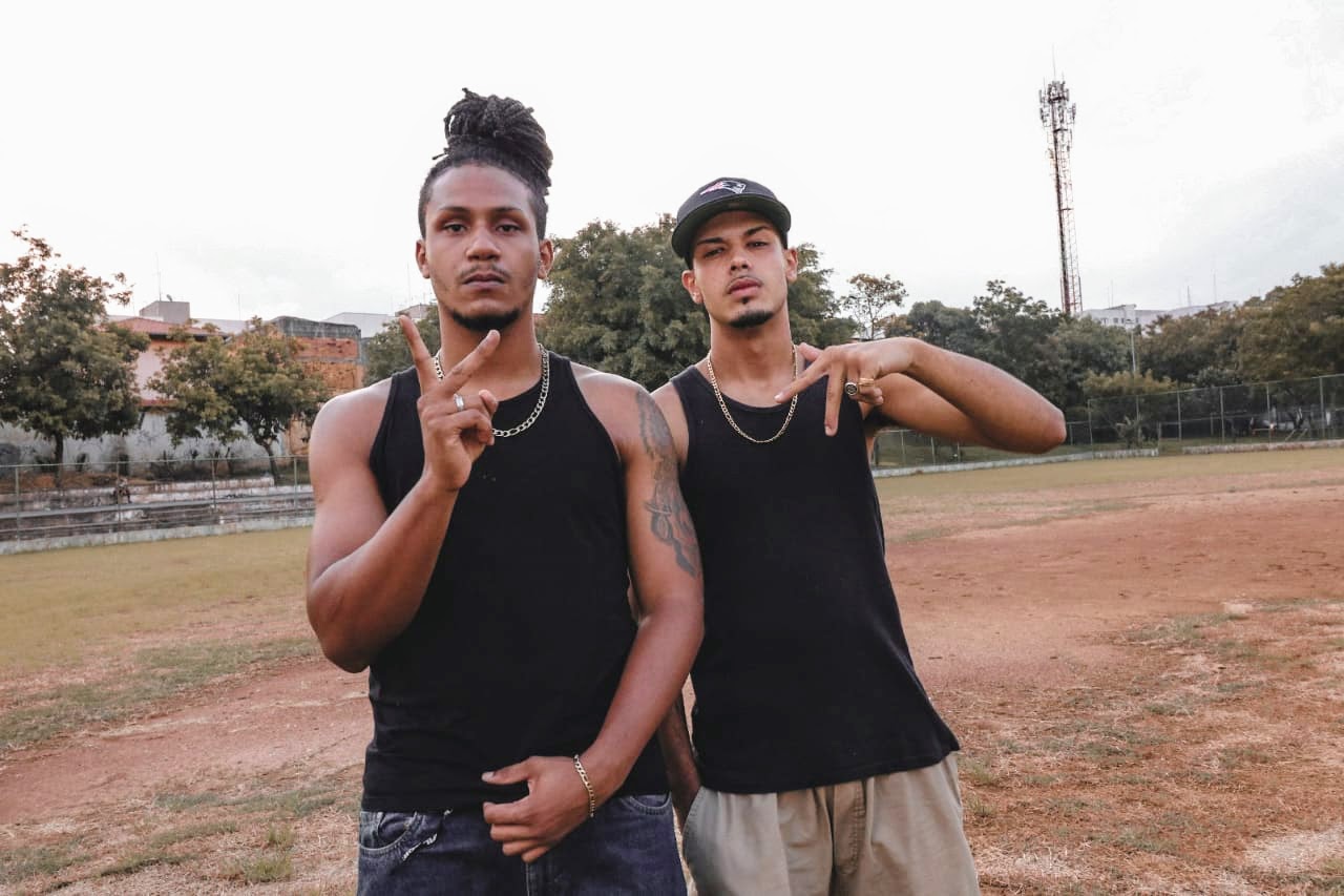 Black Nb e Og Maka do grupo Visão Ampla, apresentam "Tempos de Guerra"