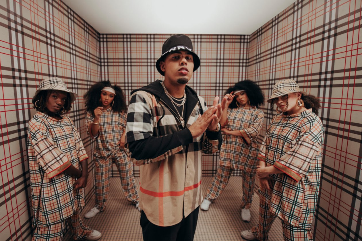MYKE TOWERS RETORNA ÀS RAÍZES DO TRAP COM A NOVA FAIXA “BURBERRY”, UMA COLABORAÇÃO COM ÑENGO FLO