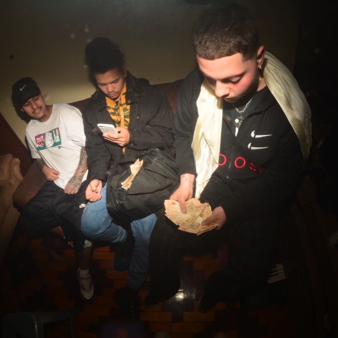 Komplo lança “Money Talk” em parceria com o capixaba Vk Mac