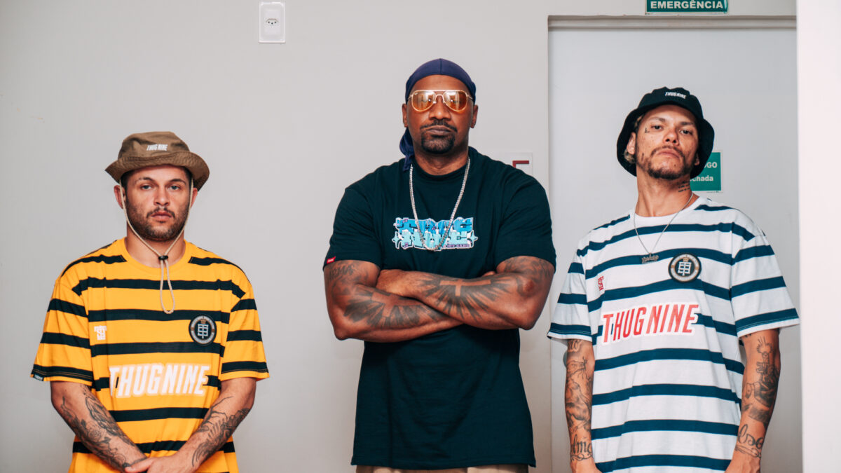 MV Bill investiga o roubo de vacinas, no videoclipe “NÓIZ MERMO”, faixa do álbum "Voando Baixo"
