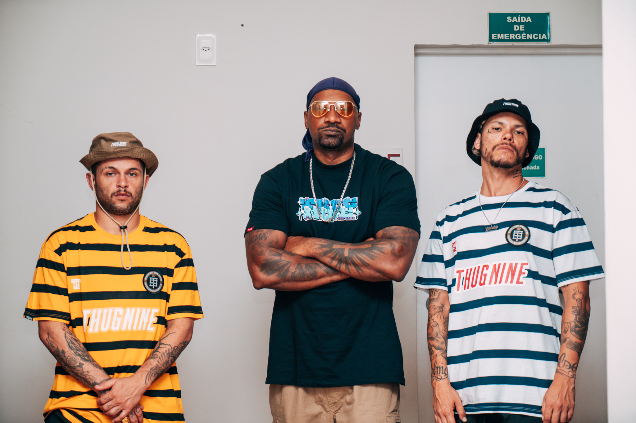 MV Bill investiga o roubo de vacinas, no videoclipe “NÓIZ MERMO”, faixa do álbum "Voando Baixo"