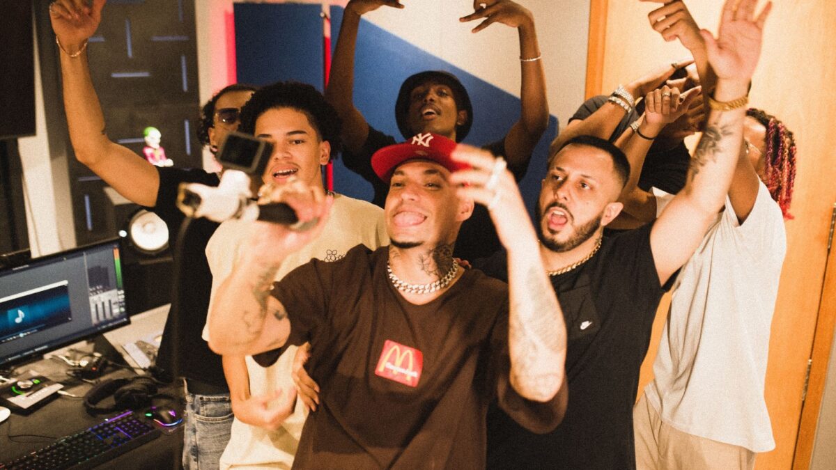 NADAMAL estreia no mercado musical com o single "Prosperidade", colaboração entre Filipe Ret, Anezzi, Caio Luccas, Dallas, PJ Houdini, Reid e Aren