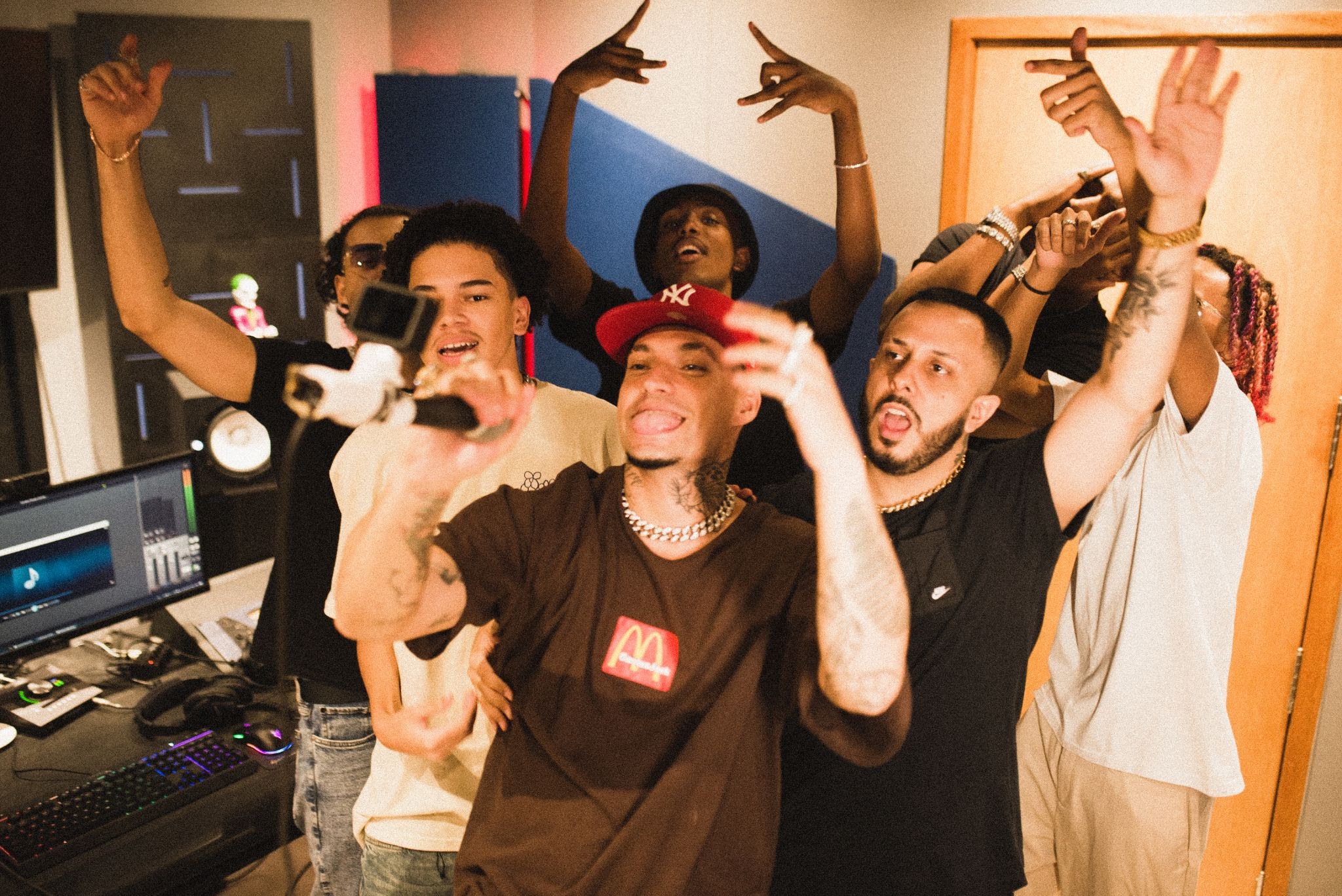 NADAMAL estreia no mercado musical com o single "Prosperidade", colaboração entre Filipe Ret, Anezzi, Caio Luccas, Dallas, PJ Houdini, Reid e Aren