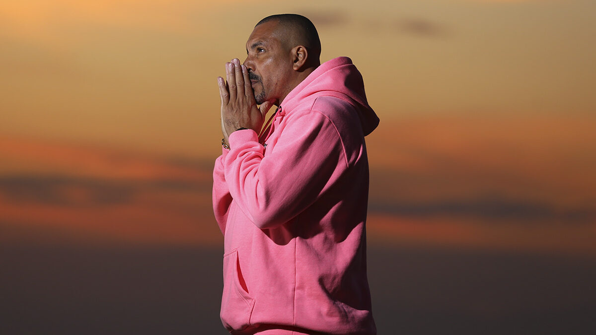 Rapper DEXTER lança nova música nesta sexta (25), em homenagem à mãe!