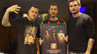 3030 recebe disco de ouro pelo álbum 'Infinito Interno', lançado em 2020
