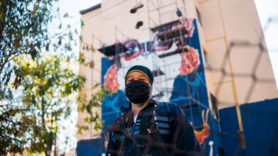 Artista plástico Lumumba Afroindígena produz Graffiti em homenagem às vítimas da Covid-19