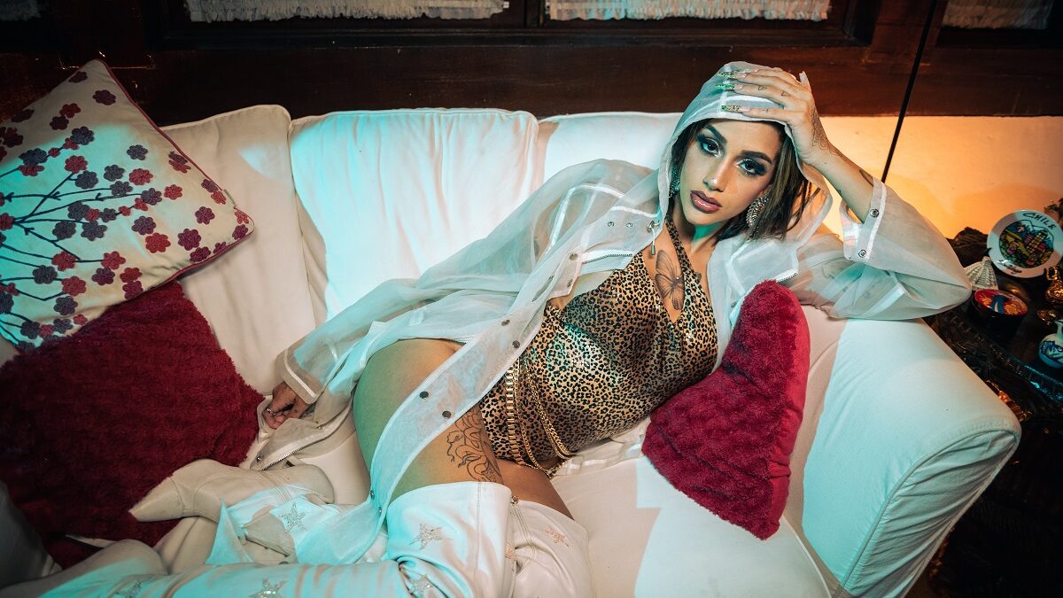 Azzy lança o videoclipe 'Meu Vício'