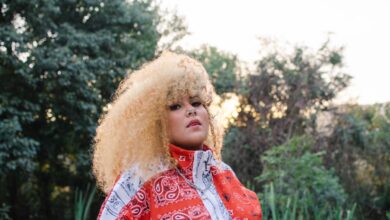 Mac Julia reafirma sua potência feminina em single "Phone"