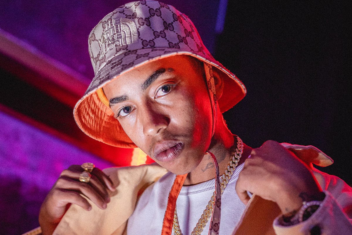 Rico Bem Novin é o primeiro álbum de Shoy pela UCLÃ