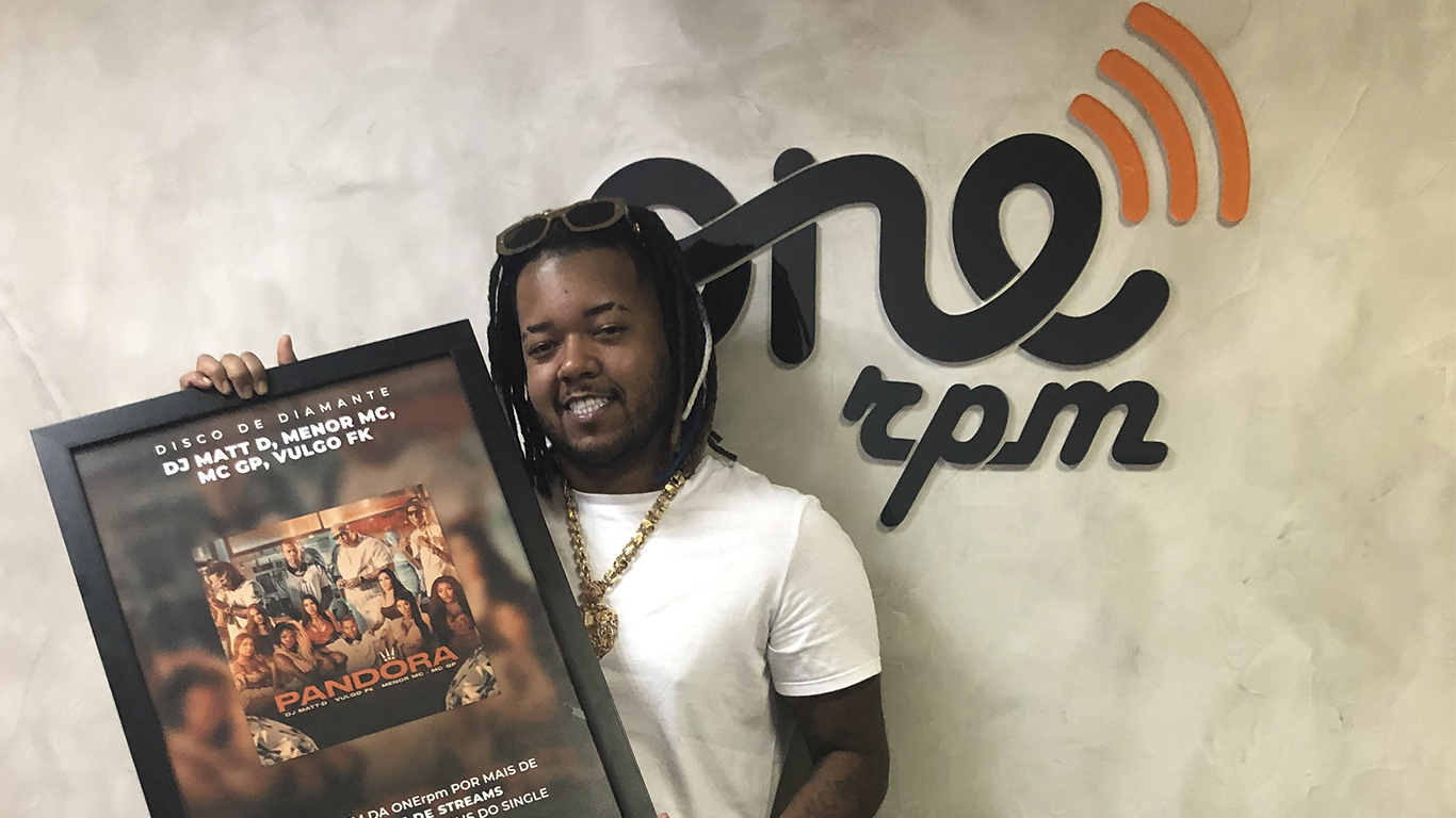 Vulgo FK recebe disco de diamante por “Pandora”