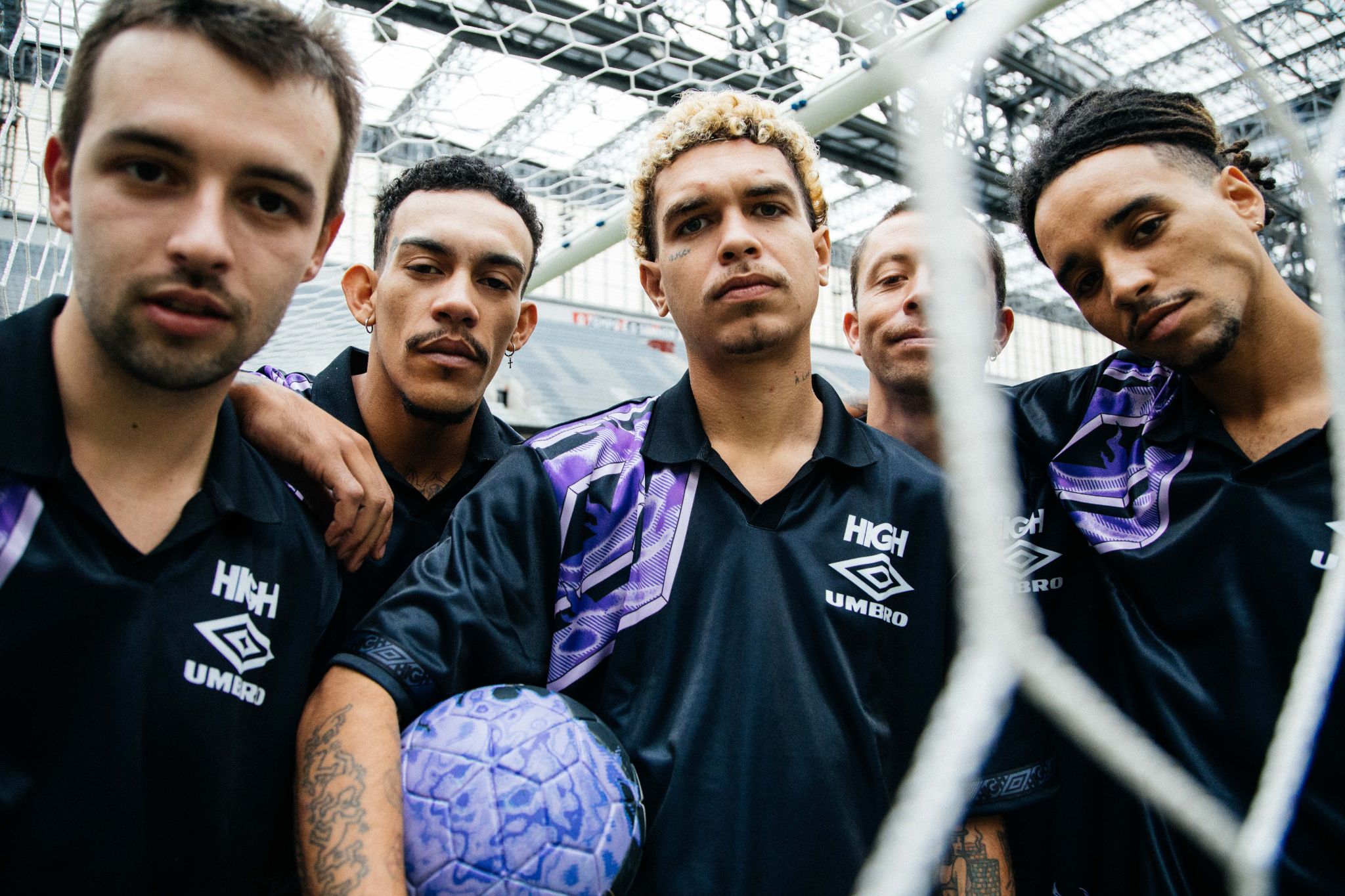 Umbro e High Company unem estilos para lançamento de coleção inédita e explosiva
