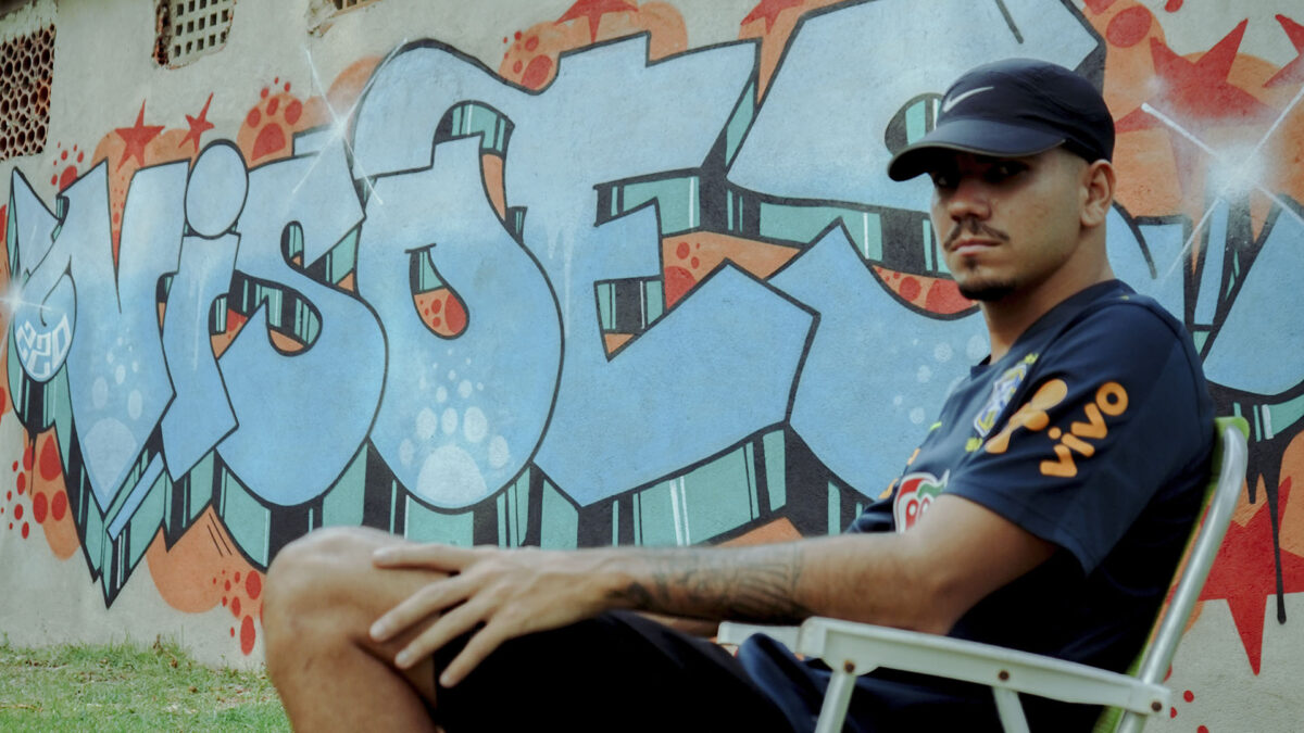 Tá na pista! Pet lança o vídeo clipe "Visões" com participação de Daniel Shadow