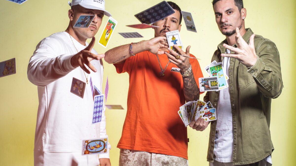 3030 anuncia Álbum Deluxe com o lançamento do single "Fora do Padrão"