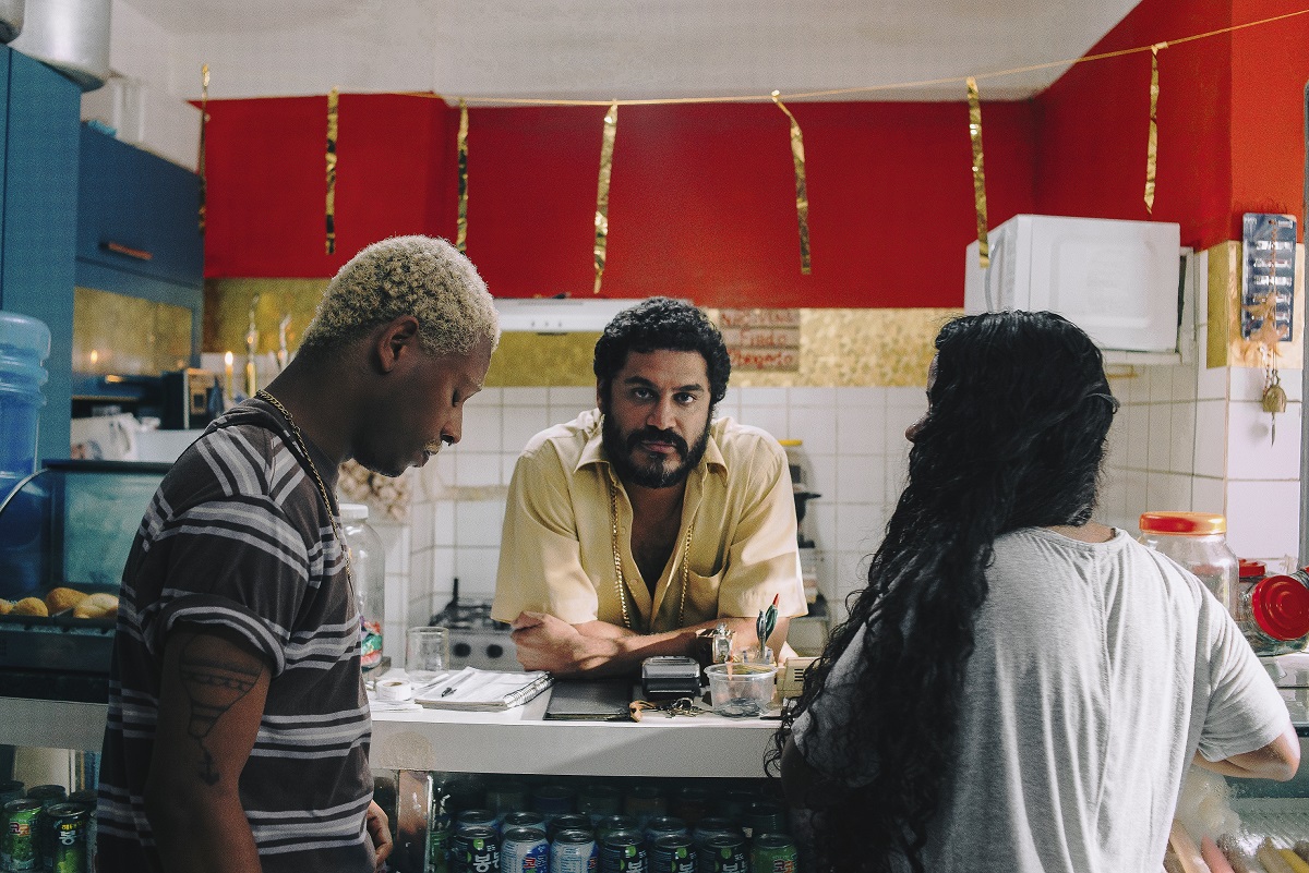 Criolo lança o clipe “Pretos Ganhando Dinheiro Incomoda Demais”