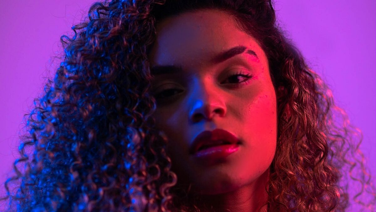 Kelly Diaz apresenta o single "ANTIAMOR"
