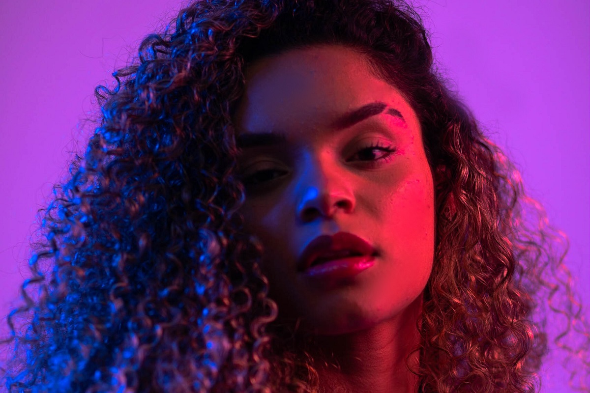 Kelly Diaz apresenta o single "ANTIAMOR"