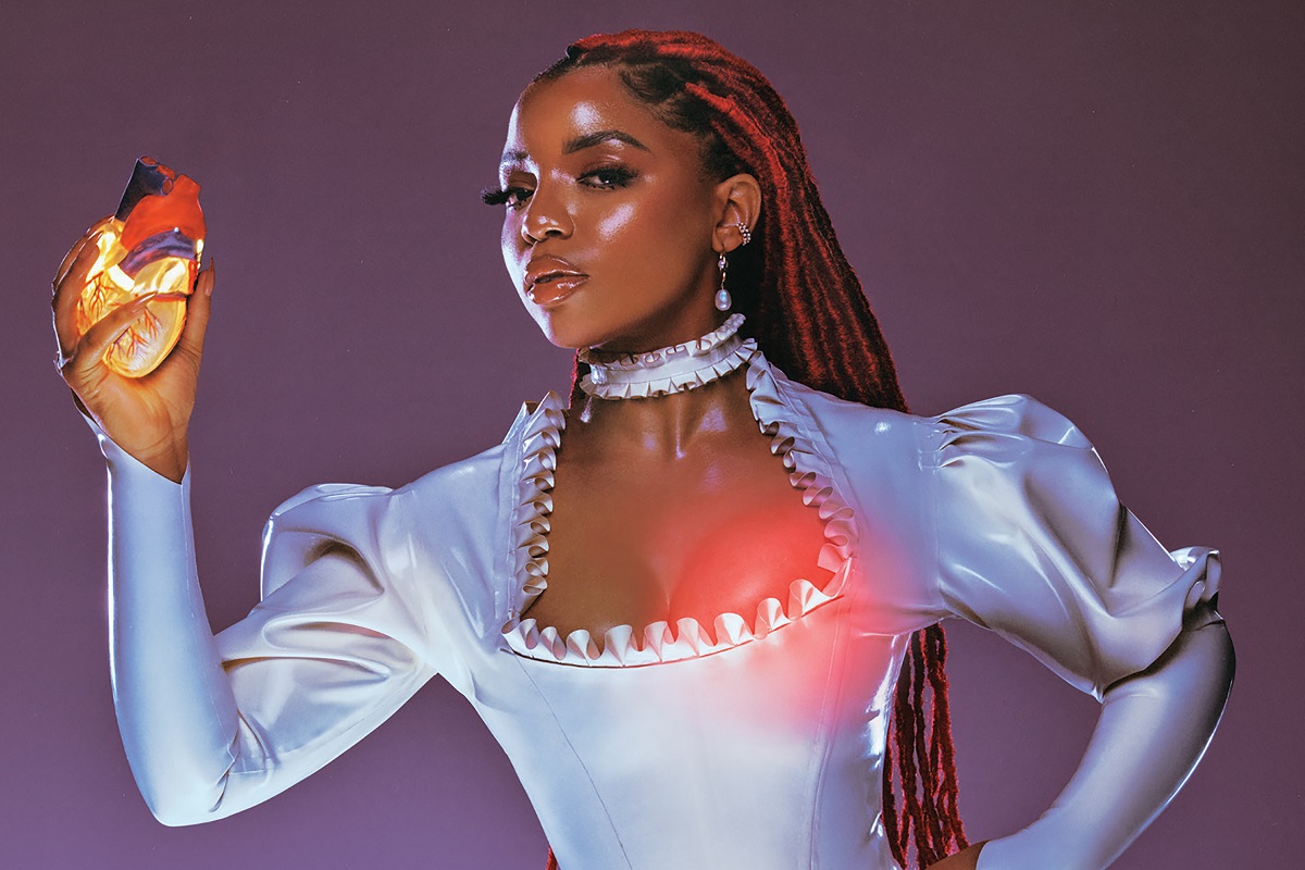Chlöe conquista novos corações com o álbum de estreia "In Pieces"