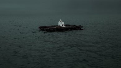Rapper NF lança disco HOPE