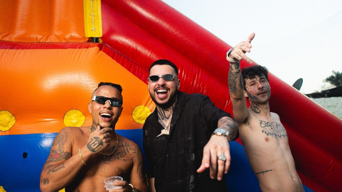 Favorita é a primeira faixa do álbum Dinheiro de Trap
