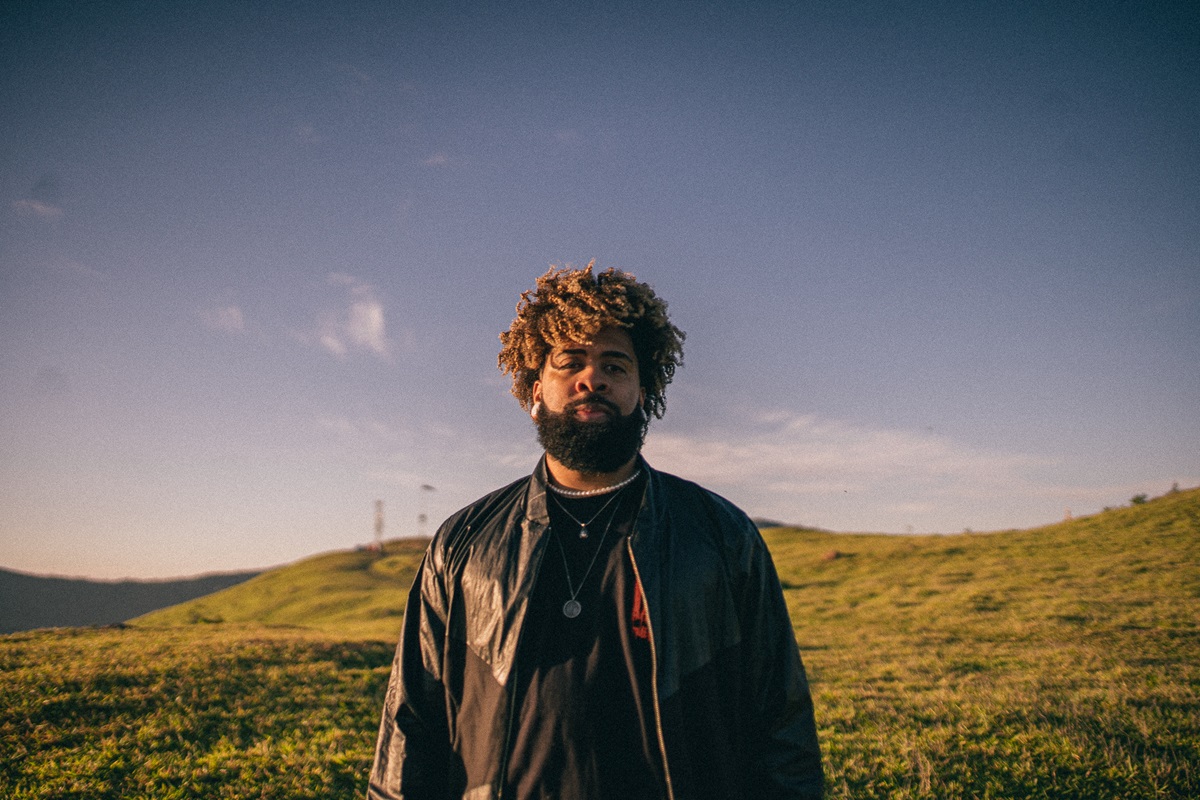 Thiago Jamelâo lança versâo deluxe de àlbum como nova faixa