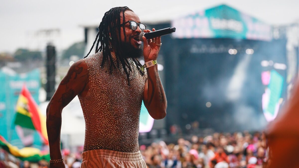 Rael faz show histórico no Lollapalooza Brasil 2024