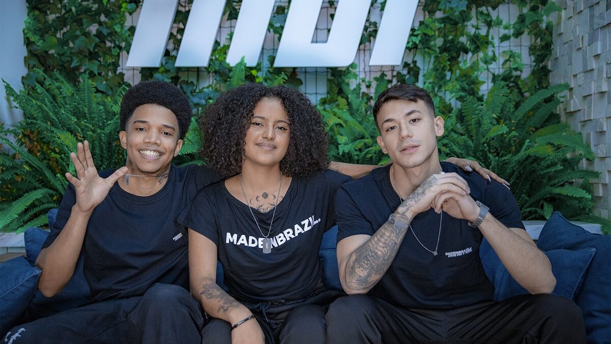 Neo, Maria e Apollo em campanha de acessórios para a MIBR