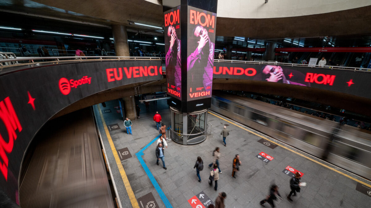 Veigh leva o trap de 'Eu Venci o Mundo' pra linha vermelha do metrô