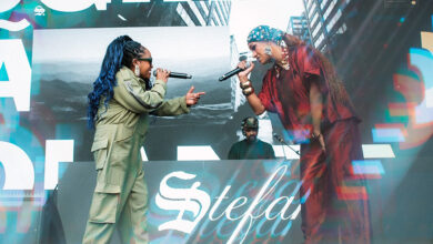 Stefanie celebra disco "BUNMI" em show no The Town, com Tássia Reis e Rashid