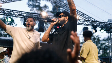 Emicida grava clipe de “Us Memo Preto Zica” com público no Quintal dos Prettos em São Paulo