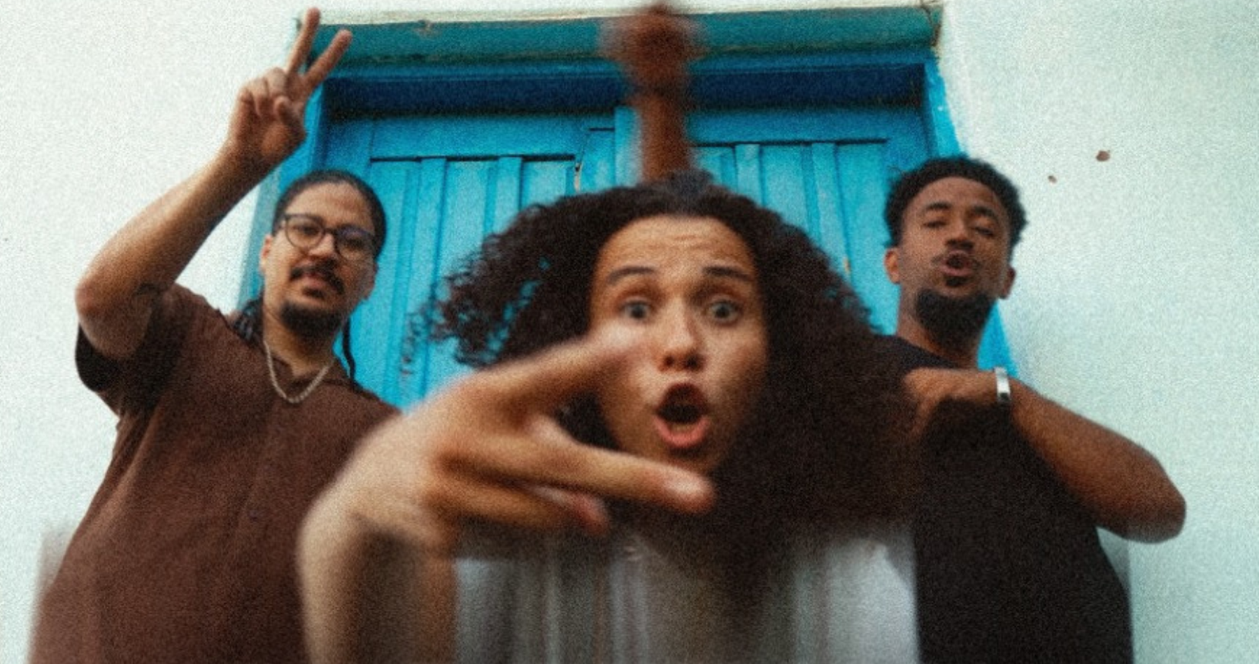 Sara Linhares e Santim unem forças em “Rap Rexona”, faixa que resgata a essência do hip-hop