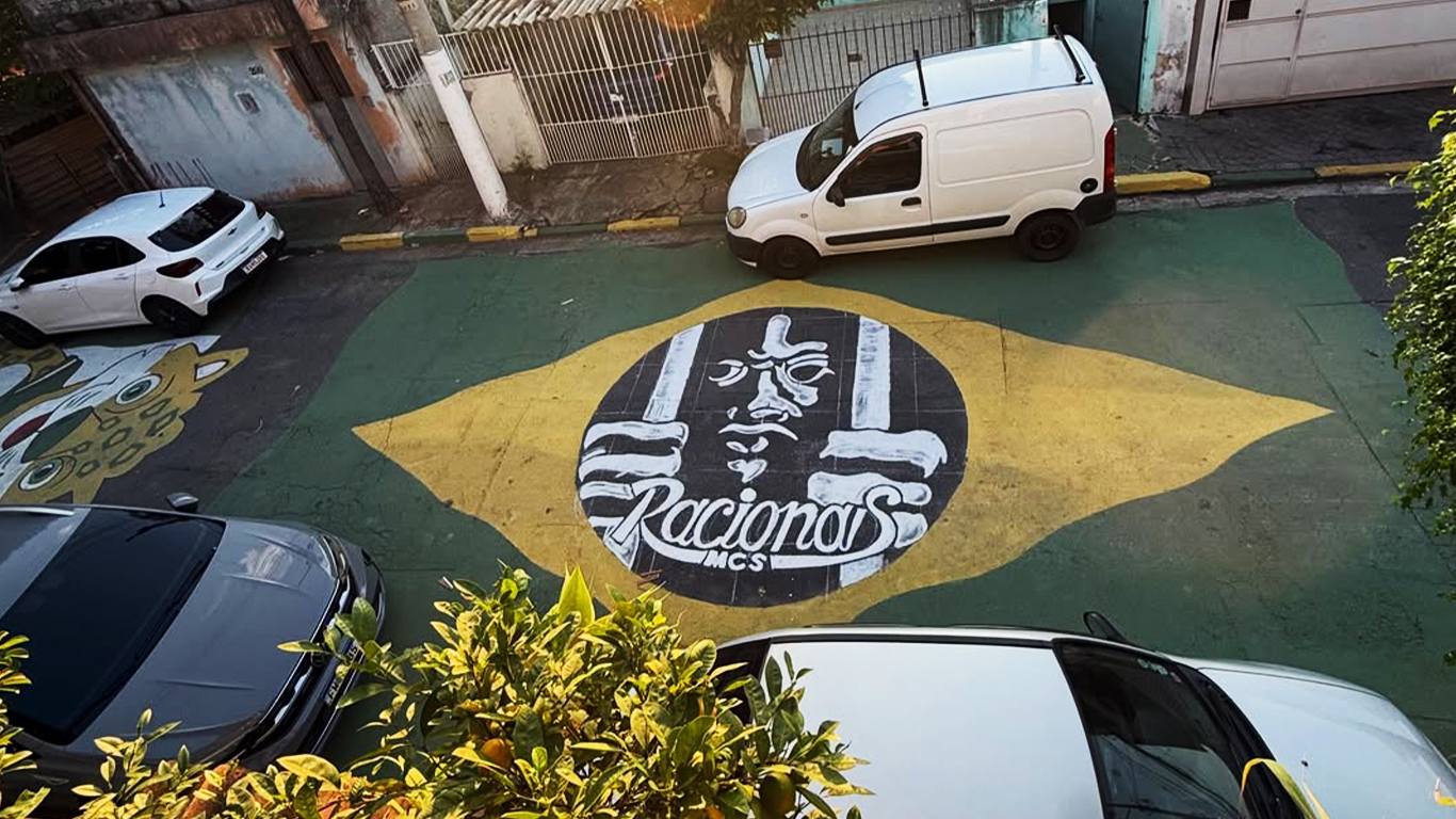 Arte em rua do Jardim Peri homenageia Racionais MC's e Seleção Brasileira