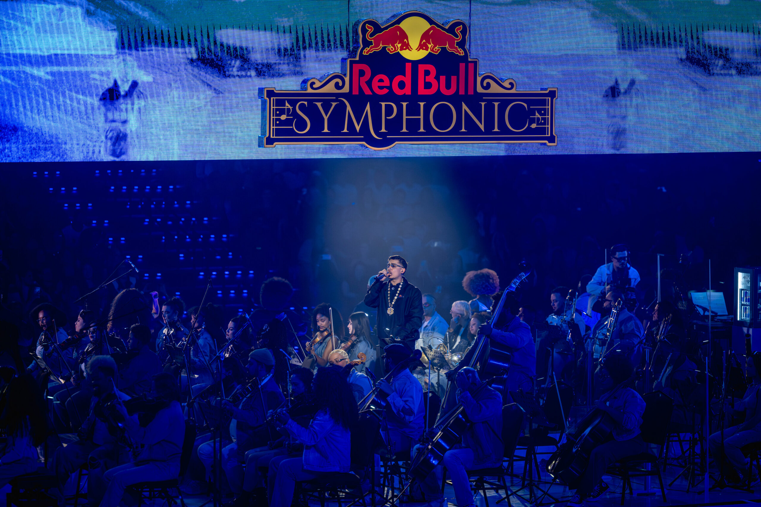 MC Hariel faz história ao transformar teatro em baile funk com show inédito do Red Bull Symphonic