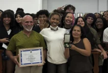 Ebony recebe Medalha Professor Darcy Ribeiro da Câmara Municipal de Queimados